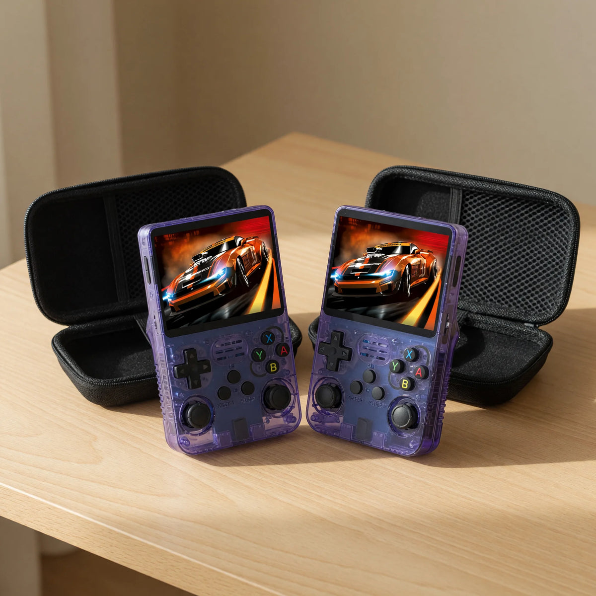Duo Pocketro One coloris transparent violet : deux consoles avec leurs housses de protection