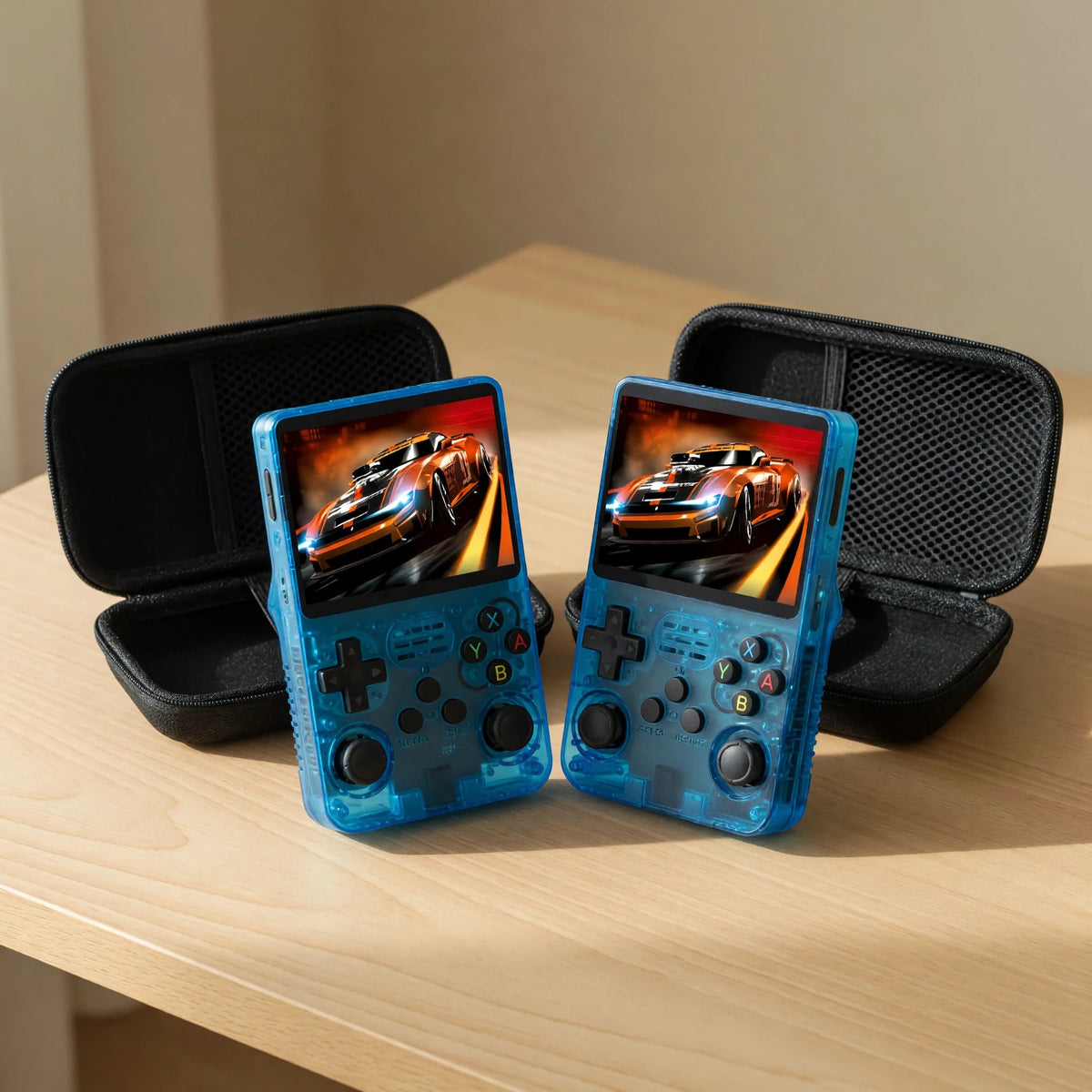 Duo Pocketro One coloris lake blue : deux consoles avec leurs housses de protection