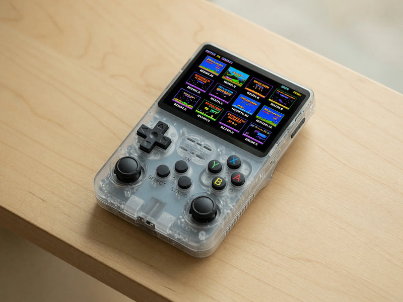 Console Pocketro One grise affichant le menu de sélection parmi les 22 000 jeux
